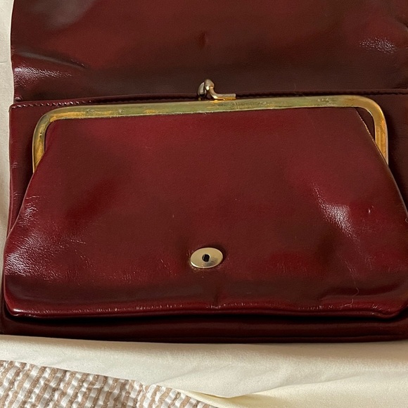 Vintage Burgundy Leather Clutch with Gold Accent and KissLock - Picture 3 of 6